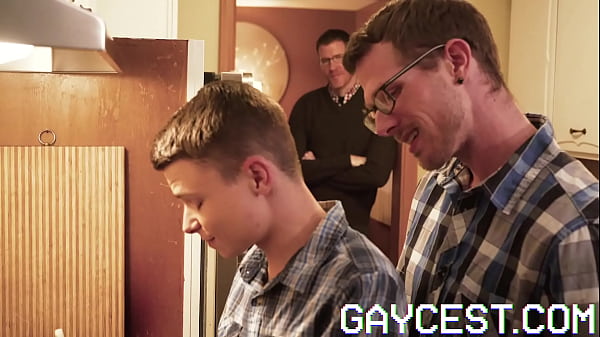 Austin young porn metendo no cuzinho do filho gay
