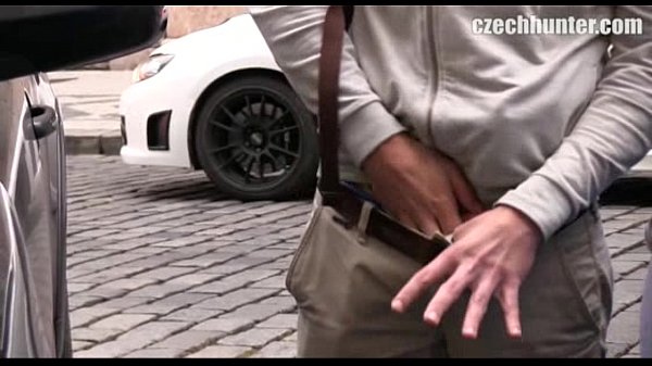 Czech hunter 625 homem se masturbando na rua