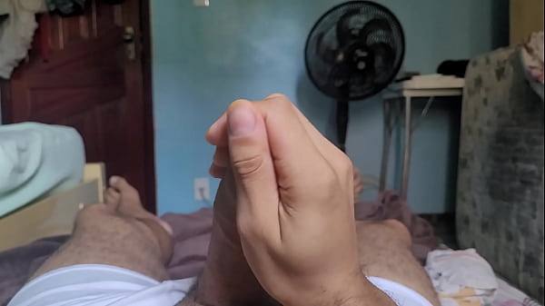 Meumundogay Com moleque se masturbando no quarto